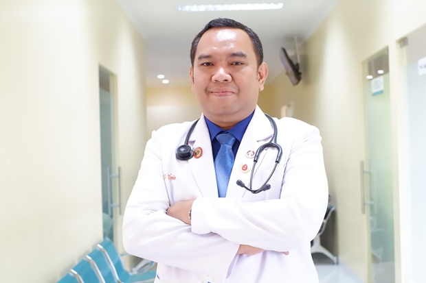 dr. Edison Y.P Saragih, Sp.PD-KHOM